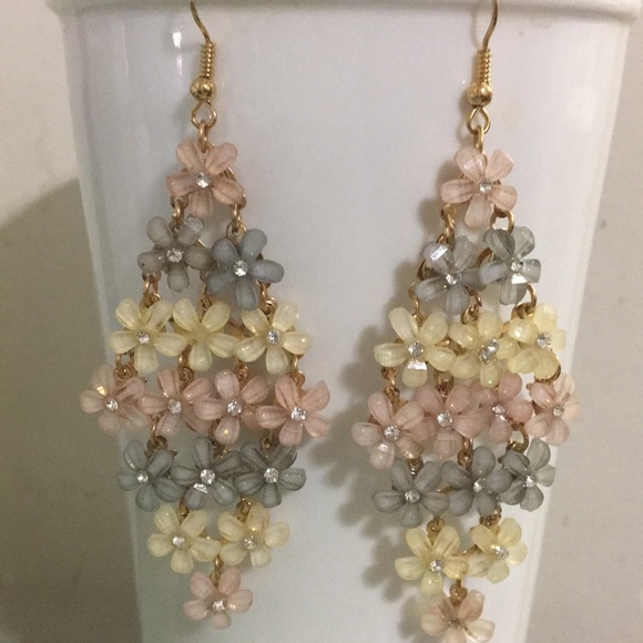 Beautiful flowery sparkling earrings - Picture 2 of 2